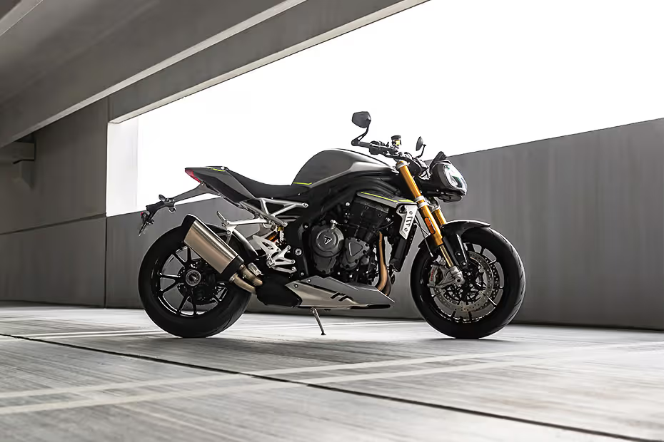 Triumph Speed Triple 1200 RX: जानिए इस बाइक की बेहतरीन विशेषताएँ और कीमत!